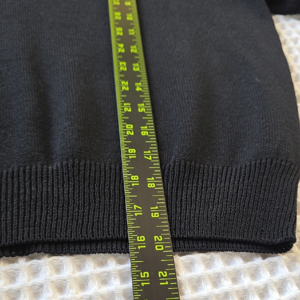 St. John Classic Black Short Sleeve Mock Neck Crop Sweater Medium - Picture 7 of 12